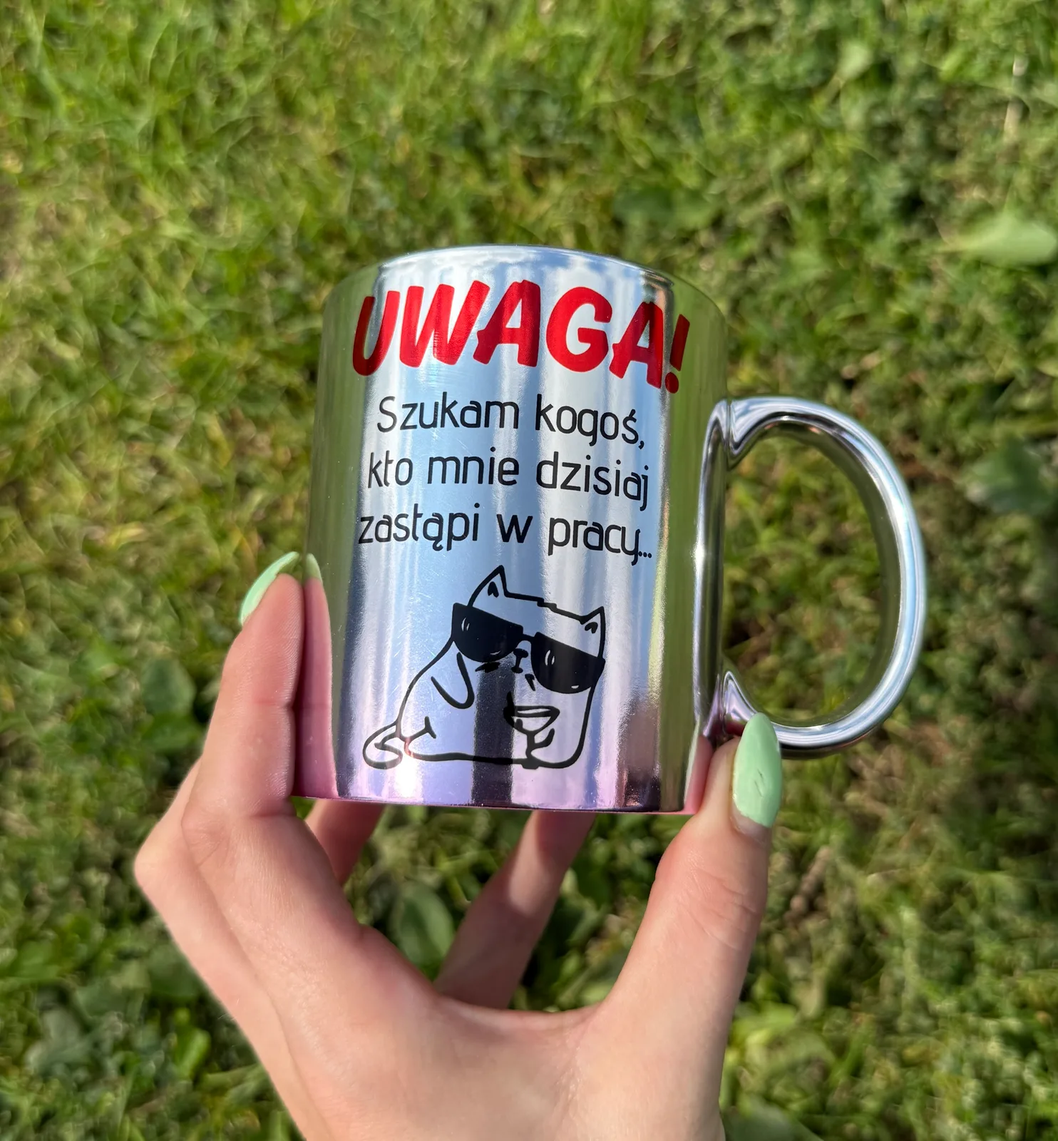 Kubek UWAGA SZUKAM KOGOŚ KTO MNIE DZISIAJ ZASTĄPI W PRACY