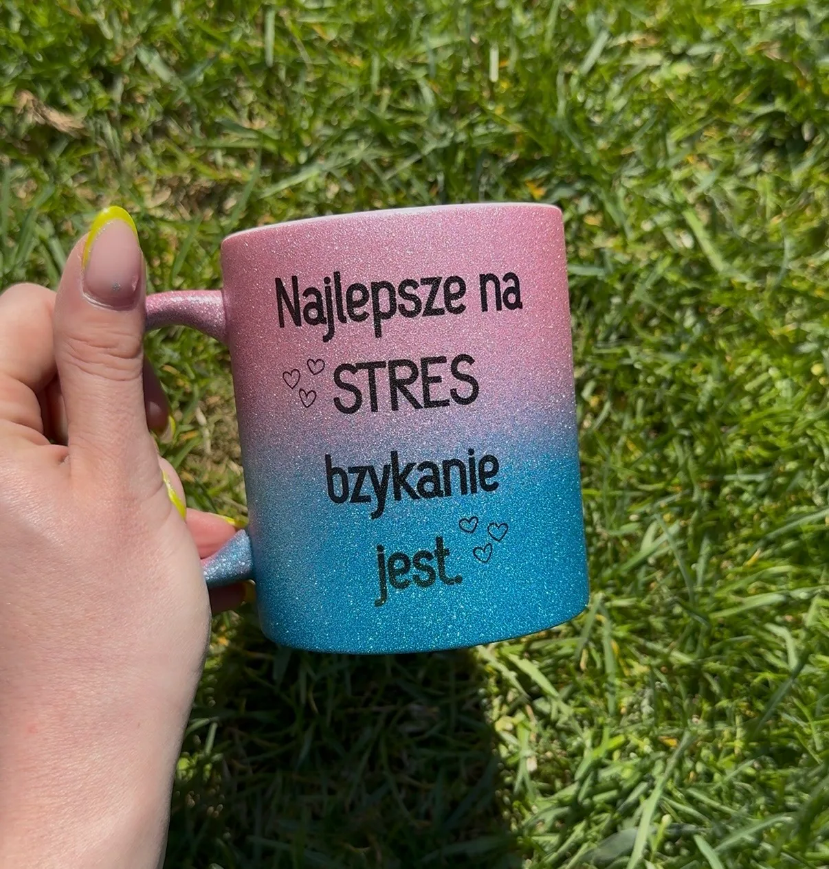 Kubek NAJLEPSZE NA STRES BZYKANIE JEST 2