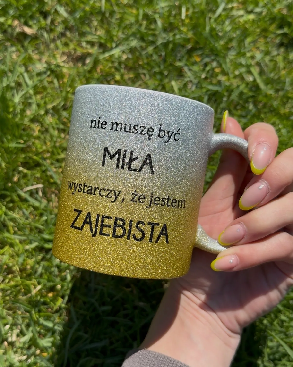 Kubek NIE MUSZĘ BYĆ MIŁA WYSTARCZY ŻE JESTEM ZAJEBISTA
