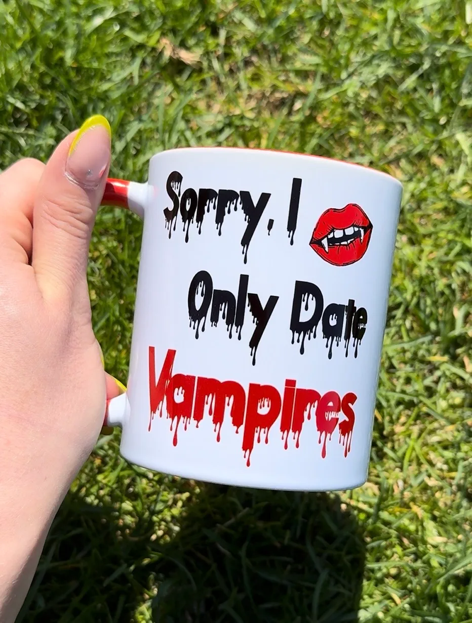 Kubek SORRY I ONLY DATE VAMPIRES DAMON SALVATORE PAMIĘTNIKI WAMPIRÓW